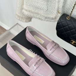 Женские кожаные лоферы Chanel 2024 розовые лаковые