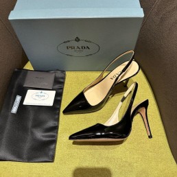 Женские кожаные туфли Prada 2024 черные лакированные каблук 9,5 см