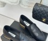 Женские кожаные лоферы Chanel 2024 черные с золотым каблуком и текстильным носом