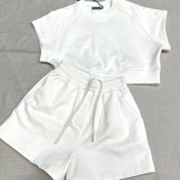 Женский костюм Prada 2024 шорты с футболкой белый