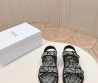 Женские сандалии Christian Dior черно-белые с принтом 2024