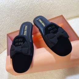 Женские бархатные мюли Miu Miu черные с бантом 2024