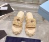 Женские плетёные шлепанцы Prada Monolith бежевые на тракторной подошве 2024