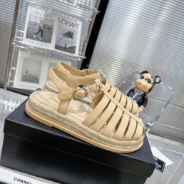 Женские кожаные сандалии Chanel бежевые с плетением 2024