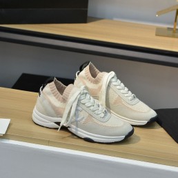 Женские текстильные кроссовки с замшевыми вставками Chanel бежевые 2024