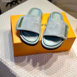 Женские текстильные шлепки Louis Vuitton голубые с монограммами 2024