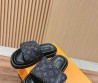 Женские текстильные шлепки Louis Vuitton черные с монограммами 2024