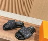 Женские текстильные шлепки Louis Vuitton черные с монограммами 2024