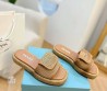 Женские шлепки Prada светло-коричневые с эффектом рафии 2024