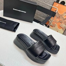 Женские кожаные шлепки Alexander Wang черные 2024