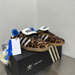 Женские кроссовки Adidas леопардовые под мех 2024