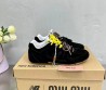 Женские замшевые кроссовки Miu Miu х New Balance 2024 черные с разноцветными шнурками