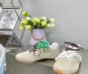 Женские замшевые кроссовки Miu Miu х New Balance светло-бежевые с разноцветными шнурками 2024
