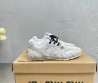 Женские комбинированные кроссовки Miu Miu х New Balance светло-серые с разноцветными шнурками 2024