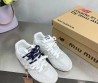 Женские комбинированные кроссовки Miu Miu х New Balance светло-серые с разноцветными шнурками 2024
