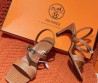 Женские кожаные босоножки Hermes коричневые 2024