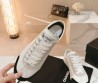 Женские кожаные кроссовки Chanel белые с черным носом 2024