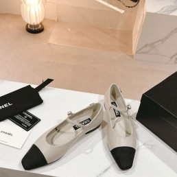 Женские кожаные балетки Chanel бежевые с текстильным носом 2024