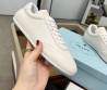 Женские кожаные кроссовки Prada молочные 2024