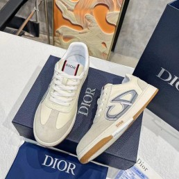 Женские кожаные кроссовки Christian Dior молочные с серыми замшевыми вставками 2024