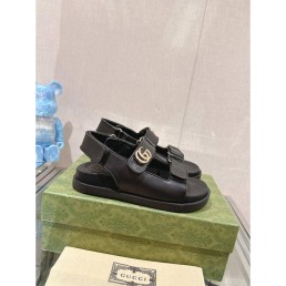 Женские кожаные сандалии Gucci черные 2024