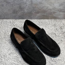 Женские замшевые мокасины The Row черные 2024