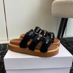 Женские кожаные шлепанцы Celine черные с мехом 2024