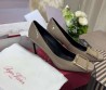 Женские кожаные туфли Roger Vivier серые лакированные 2024 каблук 5 см