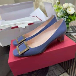 Женские кожаные туфли Roger Vivier голубые лакированные 2024