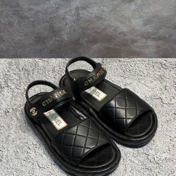 Женские кожаные сандалии Chanel черные с прострочкой 2024