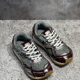 Женские комбинированные кроссовки Bottega Veneta серебристые с бордовым 2024