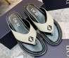 Мужские кожаные шлепанцы Christian Dior молочные с черной подошвой с серебристым украшением 2024