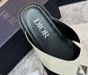 Мужские кожаные шлепанцы Christian Dior молочные с черной подошвой с серебристым украшением 2024