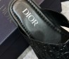 Мужские кожаные шлепанцы Christian Dior черные с рельефными логотипами 2024