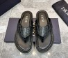 Мужские кожаные шлепанцы Christian Dior черные с рельефными логотипами 2024