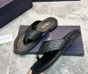 Мужские кожаные шлепанцы Christian Dior черные с рельефными логотипами 2024