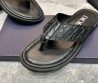 Мужские кожаные шлепанцы Christian Dior черные с рельефными логотипами 2024