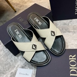 Мужские кожаные шлепанцы Christian Dior молочные с черной подошвой 2024