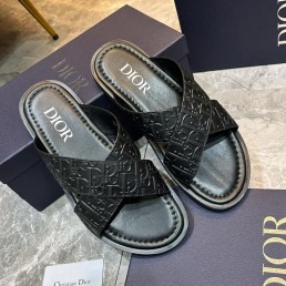Мужские кожаные шлепанцы Christian Dior черные с логотипами 2024