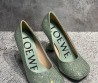Женские замшевые туфли Loewe зеленые в стразах 2024