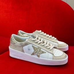 Женские кожаные кроссовки с блестками Golden Goose белые с золотым 2024