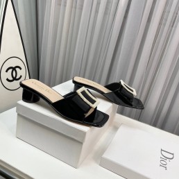 Женские кожаные сабо Christian Dior черные лакированные каблук 3,5 см с жемчужной пряжкой 2024