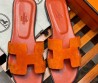 Женские кожаные шлепанцы Hermes Oran оранжевые 2024