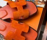 Женские кожаные шлепанцы Hermes Oran оранжевые 2024