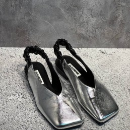 Женские кожаные туфли Jil Sander серебристые глянцевые с квадратным носком 2024