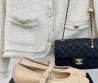 Женские кожаные балетки с ремешком Chanel бежевые 2024