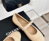 Женские кожаные балетки с ремешком Chanel бежевые 2024