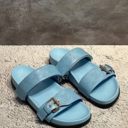 Женские кожаные шлепанцы Louis Vuitton Bom Dia flat comfort голубые 2024