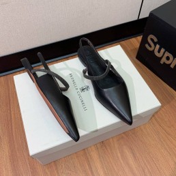 Женские кожаные туфли Brunello Cucinelli черные с блестящим ремешком 2024