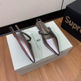 Женские кожаные туфли Brunello Cucinelli серые с перламутром с блестящим ремешком 2024